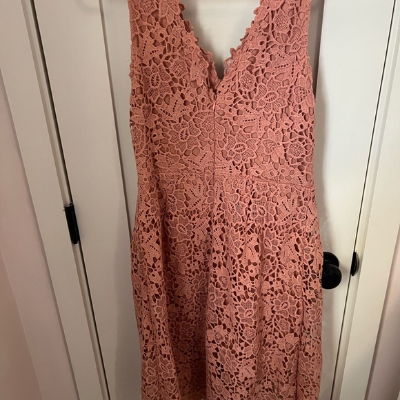 Lace detailed dress - Picture 2 of 4